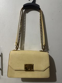 (Category: ) located in . Submitted by shopkrismdcloset (Listing ID 1446802940, Image 1). Description: .