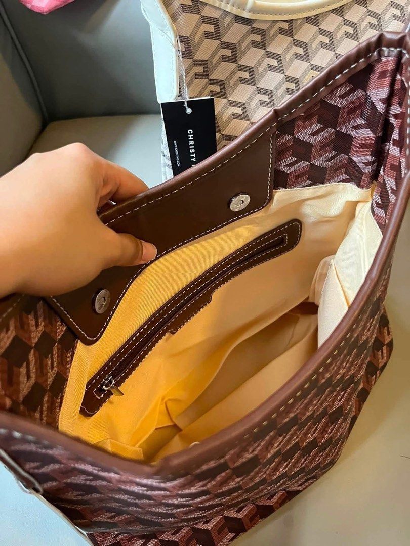 Christy Ng Alesso (Category: Shoulder Bags) located in Candelaria. Submitted by pinkykeenshop (Listing ID 1446891711, Image 2). Description: .