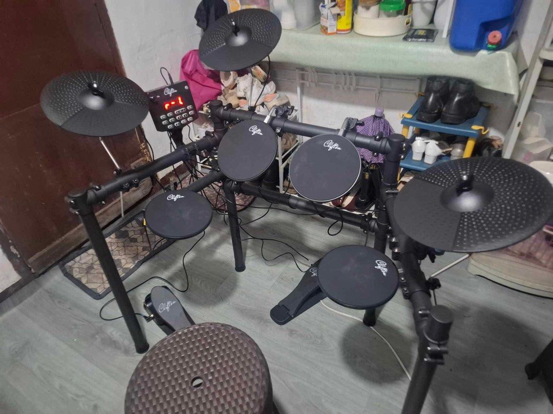Clifton MX110 Electric Drumset Drums (Category: Musical Instruments) located in Manila. Submitted by blue.skye (Listing ID 1446850111, Image 2). Description: last price na po yung 4k thank you 7 months old, barely used but with defect (see photo 3&4; broken attachment; can be bought through store) rfs: 5months nang di ginagamit; nakatambak lang .