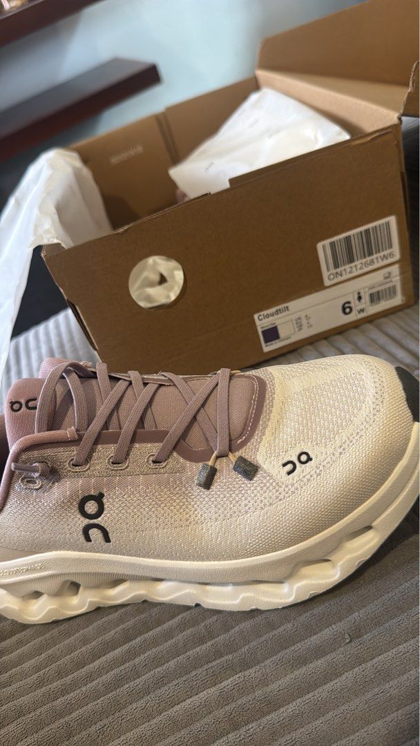 cloudtilt (Category: Sneakers) located in Alor Setar. Submitted by wendy548864342 (Listing ID 1446807166, Image 3). Description: bought wrong size original brand new with box uk 4 23cm.