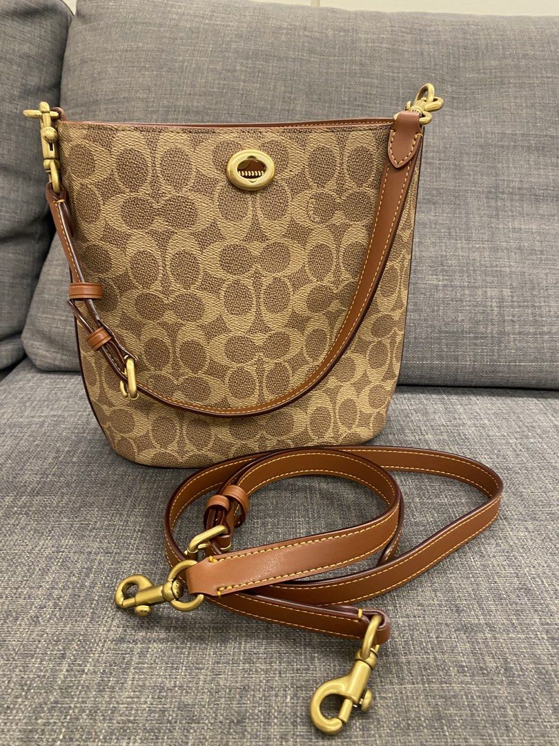COACH （分類：單肩包）位於 Hong Kong。 由 jenny7610 提交（商品編號 1446861488，圖片 3）。簡介： 好新淨。