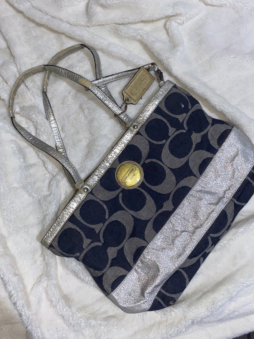Coach vintage demi tote bag (Category: Tote Bags) located in Muntinlupa City. Submitted by krea.ly (Listing ID 1446844121, Image 2). Description: Coach demi bag (nego) canvas is all goods issues is on the last pic (straps only) but overall all goods.