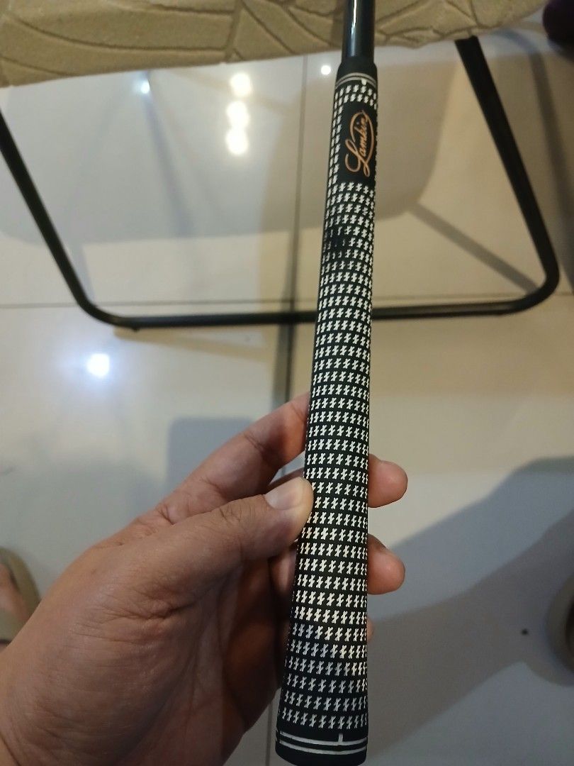 Cobra King 400 SZ 10.5 Driver (Category: Golf) located in Marikina City. Submitted by darthvader888 (Listing ID 1446847145, Image 3). Description: - Cobra King 400 SZ Driver - Loft: 10.5 degrees - Shaft: Cobra Aldila Tour 60, Regular Flex, Mid Kick - Grip: Lamkin - Enhance your golf game!.