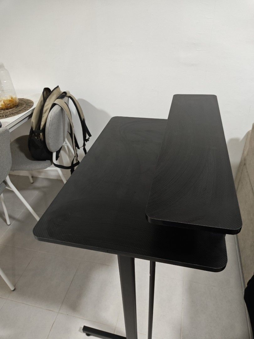 Computer table (Category: Tables & Sets) located in Singapore. Submitted by nimu.mirai (Listing ID 1446836070, Image 2). Description: 80 x 50 .