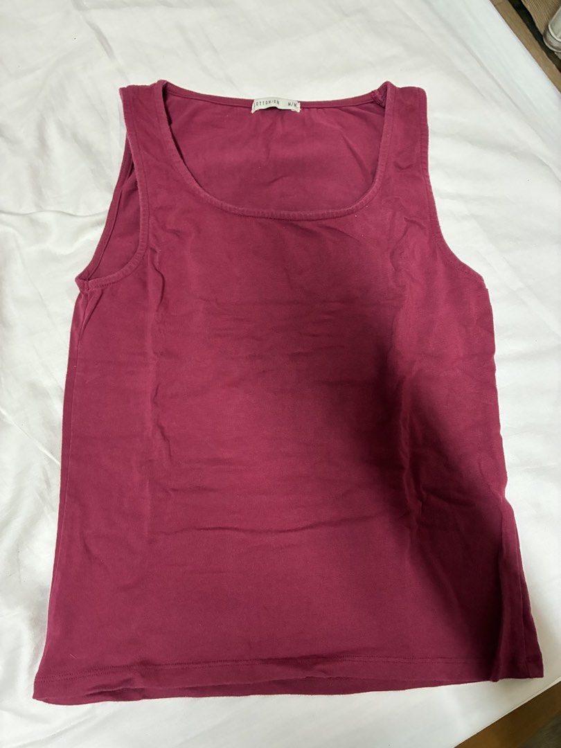 Cotton On sleeveless basic Tank Top - Burgundy maroon (Category: Sleeveless) located in Quezon City. Submitted by habits.mnl (Listing ID 1446830066, Image 1). Description: - Basic burgundy tank top from Cotton On - Features a square neckline - Sleeveless design, perfect for warm weather or layering - Comfortable and versatile for everyday wear - Easily pairs with shorts, skirts, or jeans.