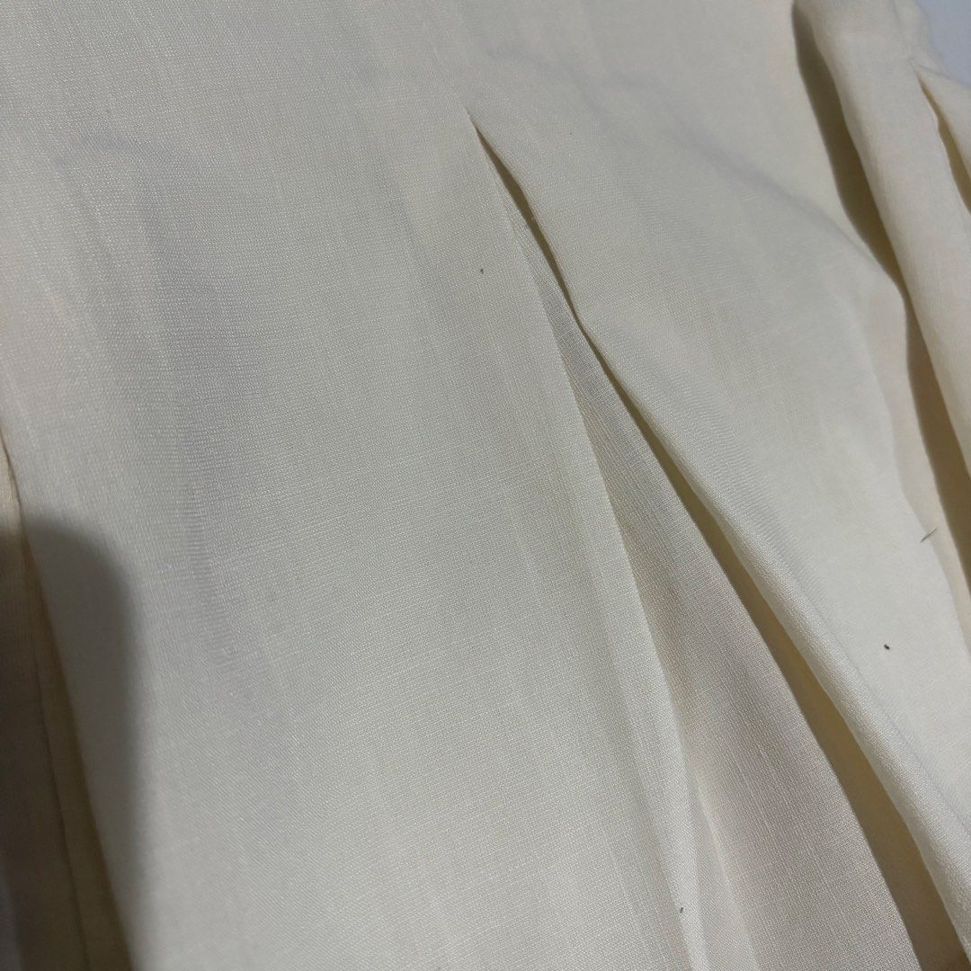 Cream Square Neck Puff Sleeve Pleated Top (Category: Blouses) located in Magalang. Submitted by dclutter_ki (Listing ID 1446752408, Image 3). Description: Best fit up to 37 bust max Material: Linen blend (giving maharlika vibes hahaha) Cream top with square neck, puff sleeves, and front pleats. Button back closure..