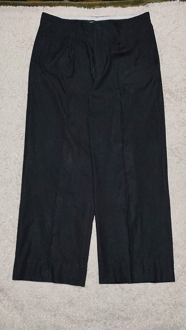 Criterion Black Pleated Trousers Size 34 (Category: Trousers) located in Manila. Submitted by anthonig (Listing ID 1446792078, Image 1). Description: - Black Criterion trousers Length: 37 inches Width: 39 inches Hem: 9 inches Price: 400 pesos Condition: 9.7/10 Issues: none PM if interested or for inquiries Meetups within MANILA only Can do shipping at buyers expense.