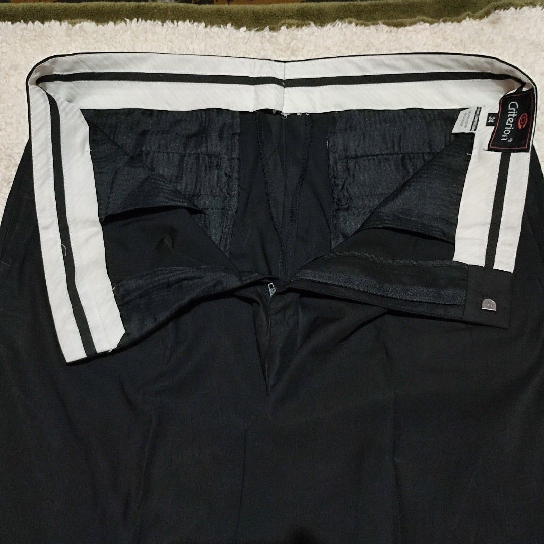 Criterion Black Pleated Trousers Size 34 (Category: Trousers) located in Manila. Submitted by anthonig (Listing ID 1446792078, Image 3). Description: - Black Criterion trousers Length: 37 inches Width: 39 inches Hem: 9 inches Price: 400 pesos Condition: 9.7/10 Issues: none PM if interested or for inquiries Meetups within MANILA only Can do shipping at buyers expense.