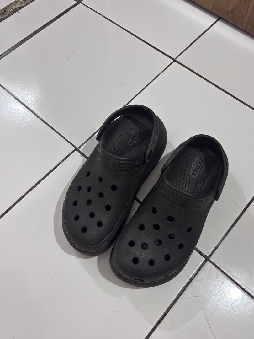 crocs crush clogs (Kategori: Sepatu Wanita) berada di Jakarta Selatan. Dikirim oleh tashablessinska (ID iklan 1446867194, Gambar 2). Deskripsi: dijual karena udh ngga kepake, size w5 m7.