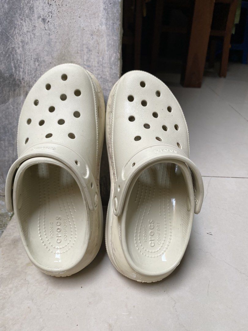 Crocs ori (Kategori: Sepatu Wanita) berada di Bekasi. Dikirim oleh yukmampirbarangpreloved (ID iklan 1446777437, Gambar 1). Deskripsi: Crocs ori bukan mirror ya kak Dijual krn ada defact Jual kondisi apa adanya Nego tipis ya kak.