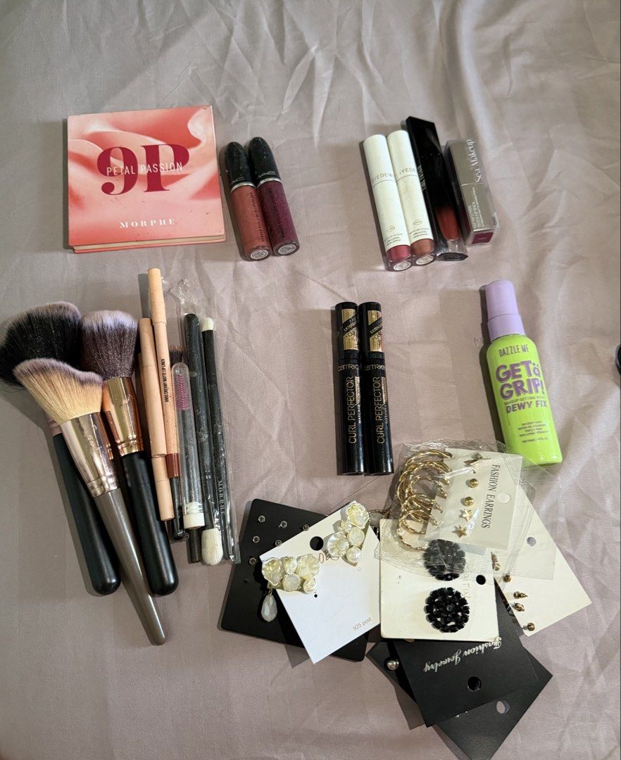 Dazzle me setting spray & Mascara (Category: Makeup) located in Kuala Lumpur. Submitted by quinns.babe (Listing ID 1446746869, Image 2). Description: 2 x Catrice Curl Perfector Waterproof Mascaras Dazzle Me Get & Grip! Dewy Fix Makeup Setting Spray 3 items rm20 brand new & unused.