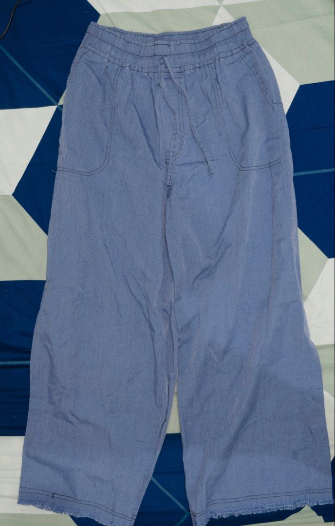 denim pants (Kategori: Bawahan) berada di Mataram. Dikirim oleh relrelias (ID iklan 1446727863, Gambar 1). Deskripsi: (-) no minus, blum pernah dipakai.
