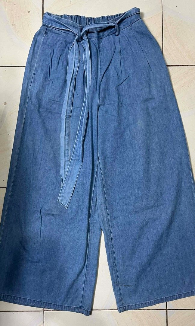 Denim Wide Leg Pants with Belt (Category: Jeans) located in Manila. Submitted by lamarfinds (Listing ID 1439962897, Image 1). Description: Random soft denim jeans personal item slightly used dimes W- Free LO- 13 L- 37.5 TH- 14.