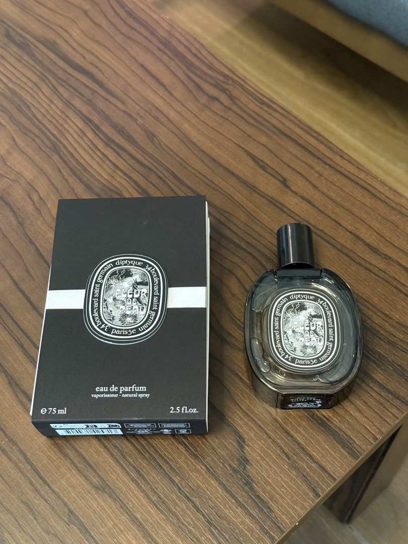 Diptyque Eau de Parfum Fleur de Peau 75ml (Category: Fragrance & Deodorants) located in San Isidro. Submitted by rishpb (Listing ID 1446838636, Image 1). Description: - Diptyque Eau de Parfum - Scent: Fleur de Peau - Size: 75ml - Type: Natural Spray - Includes original box - Ideal for everyday wear.