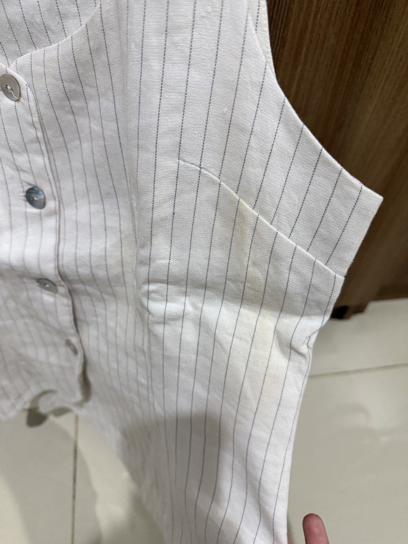 DUMA (Kategori: Atasan) berada di Tangerang. Dikirim oleh preloved.tgr (ID iklan 1446780589, Gambar 3). Deskripsi: Ada defect seperti di foto Size M.