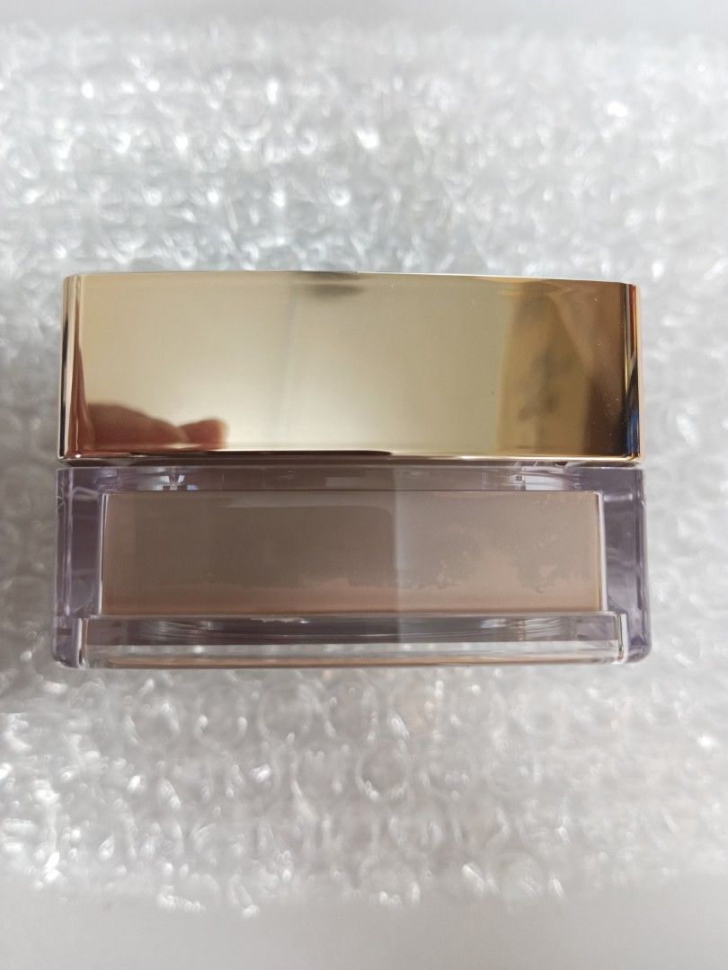 Estee lauder 9g #light matte double wear loose powder (Category: Makeup) located in Johor Bahru. Submitted by markchanyeetiong (Listing ID 1446741202, Image 3). Description: Estee lauder 9g #light matte double wear loose powder 0pc available.