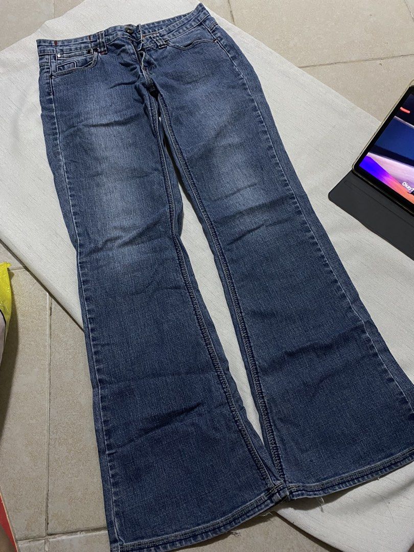 Flare Pants (Category: Jeans) located in Manila. Submitted by xoiyaaa (Listing ID 1446881663, Image 1). Description: SIZE: 25-28 PAYMENT FIRST DIRECT JNT SHIPPING.