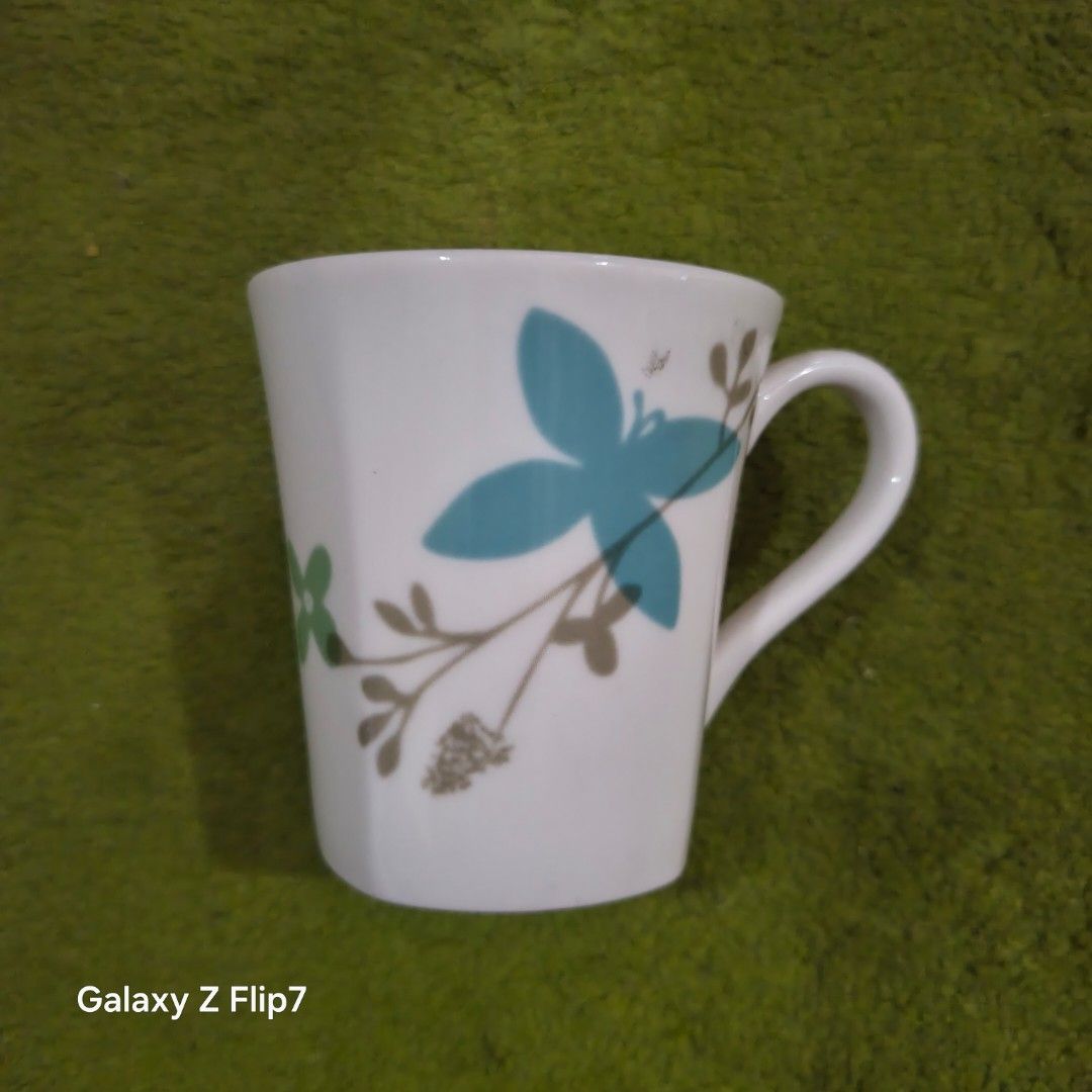 Givenchy mug (Category: Coffee & Tea Tableware) located in Kota Bharu. Submitted by aljunkyard (Listing ID 1446764113, Image 1). Description: Givenchy mug / cup Item brand new never used Original from Givenchy RM35 only including free postage.