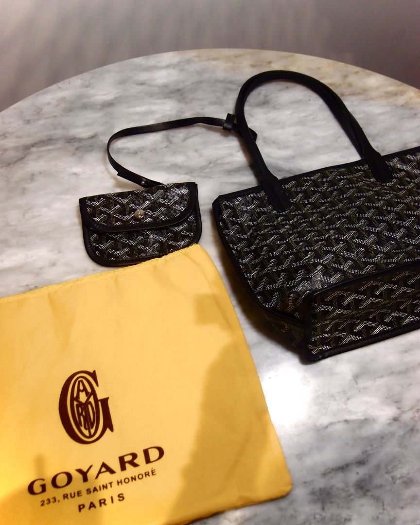 Goyard Mini Anjou Black (Category: Luxury Bags & Wallets) located in Manila. Submitted by wear.aureve (Listing ID 1446820643, Image 1). Description: quality: 10/10 (excellent condition) source: 🇯🇵 Highlights: * brand new condition * no signs of wear * no scratches * clean overall * comes with dust bag and all bag inclusions Reminder: - Color may vary due to lighting - Authentic Goyard St Louis Tote Bag - Classic black and grey Goyardine canvas 
