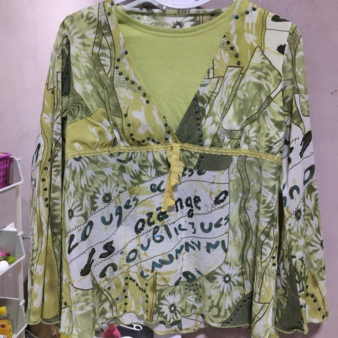 Green Abstract Print Long Sleeve Top (Category: Longsleeves) located in Burgos, Ilocos Norte. Submitted by ettie. (Listing ID 1446772458, Image 1). Description: - Long sleeve top with a vibrant green abstract print. - Layered design with a V-neck inner layer. - no flaws.
