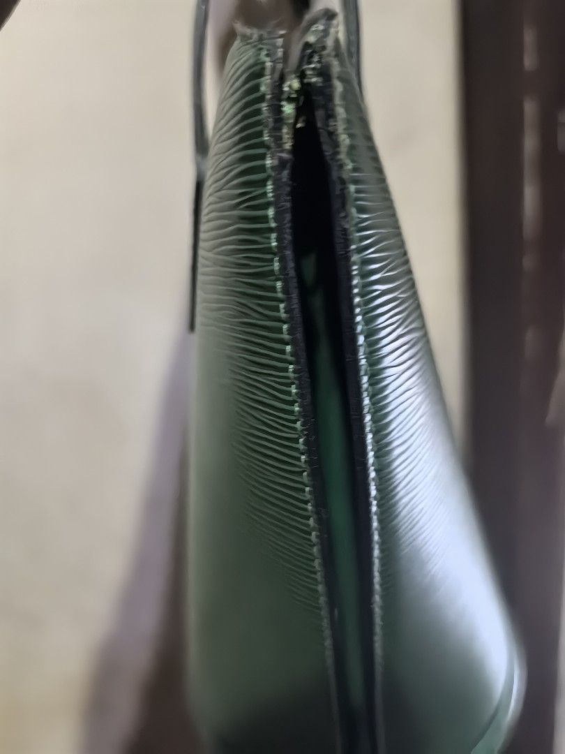 Green Louis Vuitton Epi Leather Shoulder Bag (Category: Luxury Bags & Wallets) located in Quezon City. Submitted by uptrendglam (Listing ID 1446796673, Image 3). Description: - Authentic Green St Jacques Louis Vuitton Shoulder Bag, GM - Made with classic Epi Leather - Ideal for everyday use - Interior is clean - A chic and versatile accessory.