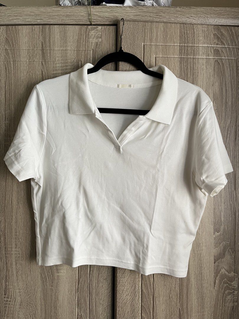 GU CROP (Category: Shirts) located in Makati City. Submitted by mooning06 (Listing ID 1446911656, Image 1). Description: used once likew new bought frm japan fits xl.