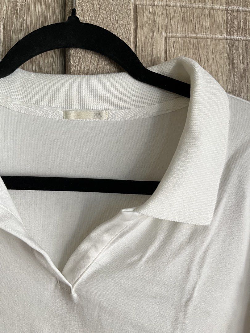 GU CROP (Category: Shirts) located in Makati City. Submitted by mooning06 (Listing ID 1446911656, Image 2). Description: used once likew new bought frm japan fits xl.