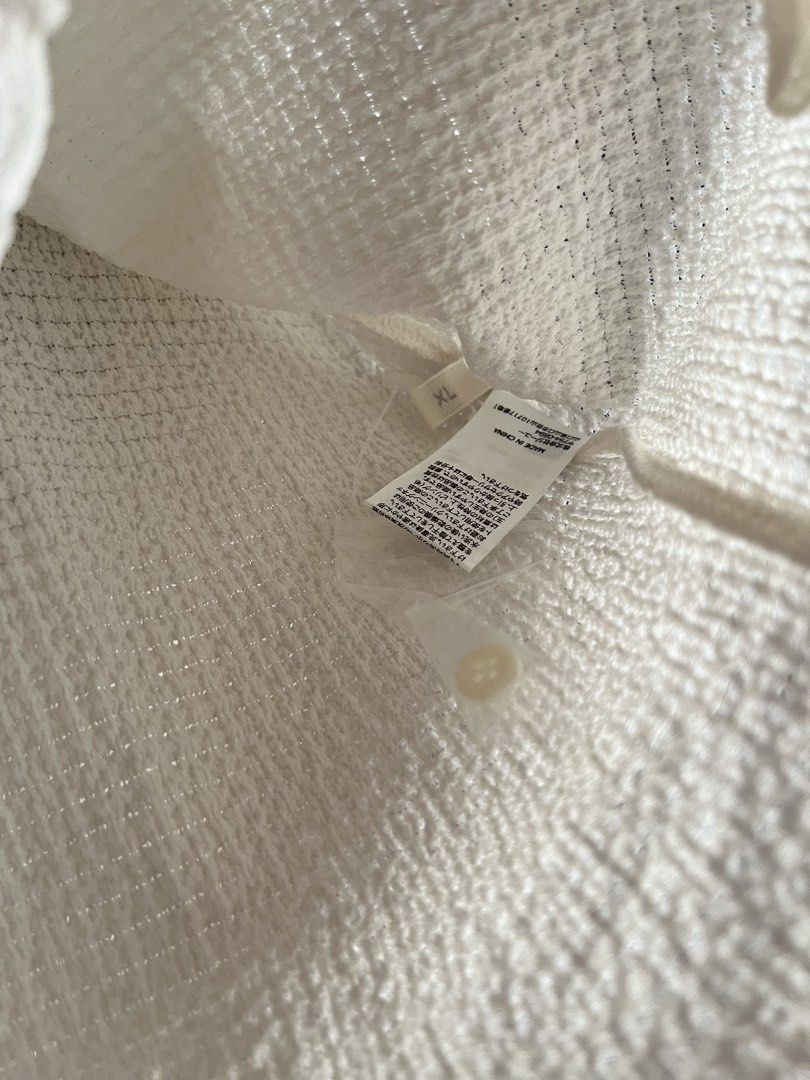 GU CROP (Category: Blouses) located in Makati City. Submitted by mooning06 (Listing ID 1446911698, Image 2). Description: used once likew new frm japan gu.