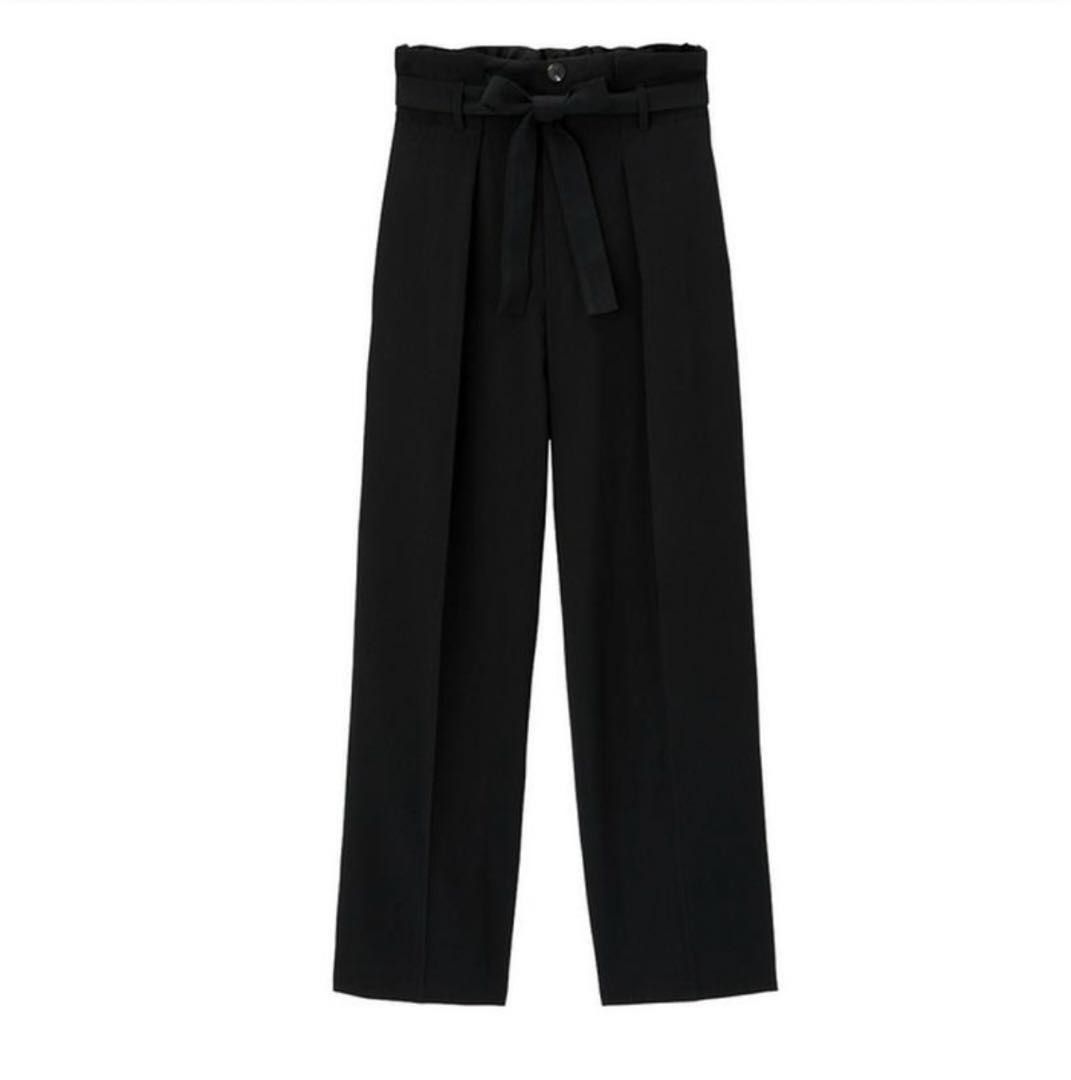 GU Pleated Tapered Pants – Black (Category: Other Bottoms) located in Manila. Submitted by lene24 (Listing ID 1446722618, Image 2). Description: Details: * Brand: GU * Color: Black * Pleated front * Tapered fit * Cropped ankle length * Stretch fabric (92% Polyester, 8% Polyurethane) * Machine washable * No stains, tears, or holes 📍RFS: Decluttering.