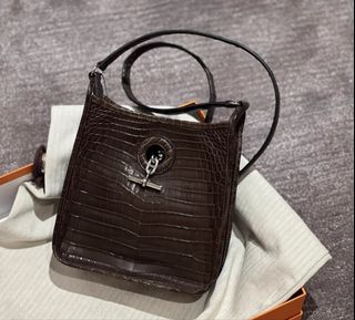 （分類：）位於 。 由 bellize.luxury 提交（商品編號 1446890503，圖片 1）。簡介： 。
