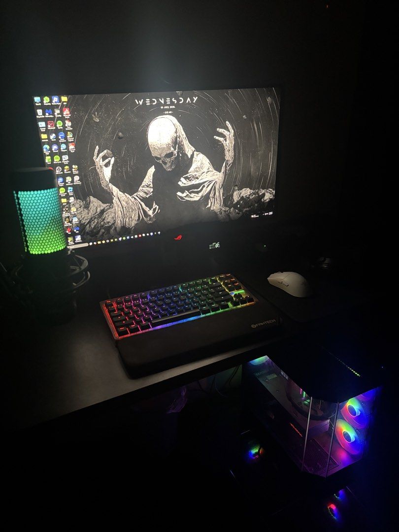 High end/Streaming PC set (Category: Desktops) located in Caloocan City. Submitted by ladiachrist48464 (Listing ID 1446899147, Image 1). Description: Selling my 1 year old complete high-end gaming and streaming setup. Everything is in excellent condition, well maintained, and fully functional. Perfect for AAA gaming, competitive esports, streaming, content creation, and productivity. Not parting out. Everything with box. PC Specifications * AMD R