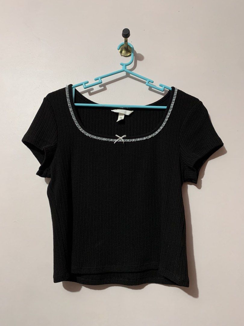 H&M Black Ribbed Square Neck Crop Top (Category: Sleeveless) located in Calumpit. Submitted by declutterwithajm (Listing ID 1446803367, Image 1). Description: - brand new and never worn (just removed the tag) - original price is 799.
