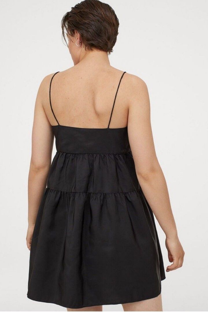 H&M Black Tiered Spaghetti Strap Mini Dress (Category: Dresses) located in Manila. Submitted by shajanina.14 (Listing ID 1446769579, Image 3). Description: H&M Original Preloved As good as new Small- US As per measuring tape, Bust- up to 34 inches Length- 36 inches .
