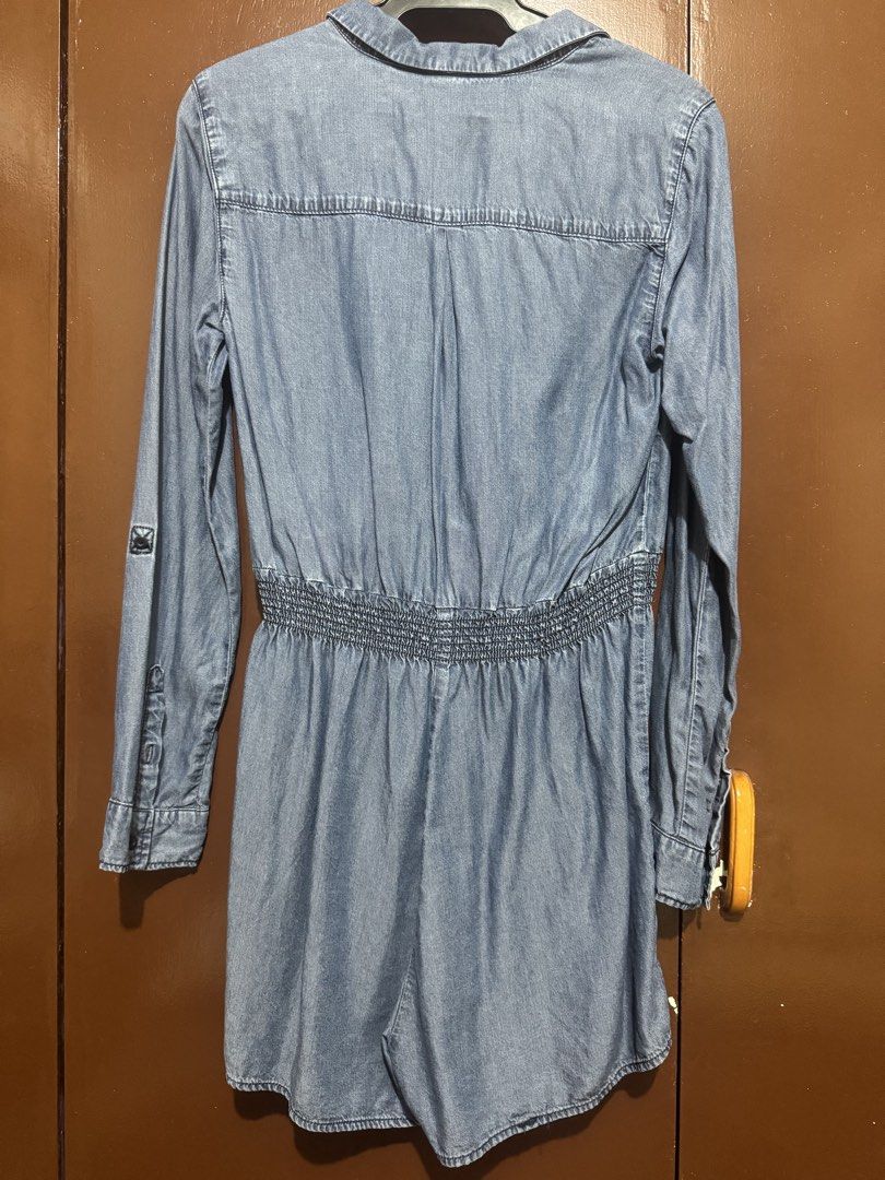 H&M Denim Romper (Category: Rompers) located in Bacoor. Submitted by _declutterwithjess (Listing ID 1446910733, Image 2). Description: Soft denim Like new— used couple of times only Color rate- note faded (more blue in person, looks light sa photos due to lighting) 📌Casual, errands and for tamad days when you don’t know what to wear but wants to look cute Rfs: decluttering ❗️ Mop: Gcash, bpi, bdo & chinabank ❗️ NO RETURN NO EXCHANGE NO REFUND SF