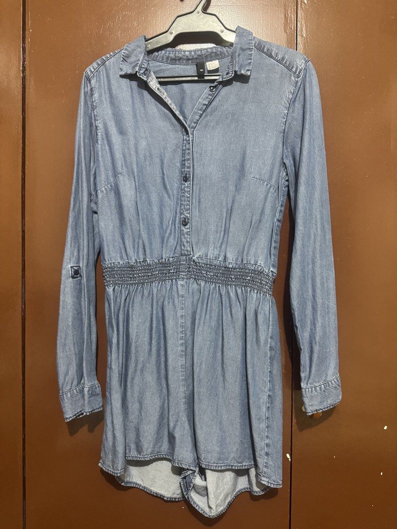 H&M Denim Romper (Category: Rompers) located in Bacoor. Submitted by _declutterwithjess (Listing ID 1446910733, Image 1). Description: Soft denim Like new— used couple of times only Color rate- note faded (more blue in person, looks light sa photos due to lighting) 📌Casual, errands and for tamad days when you don’t know what to wear but wants to look cute Rfs: decluttering ❗️ Mop: Gcash, bpi, bdo & chinabank ❗️ NO RETURN NO EXCHANGE NO REFUND SF