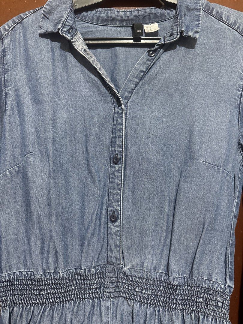 H&M Denim Romper (Category: Rompers) located in Bacoor. Submitted by _declutterwithjess (Listing ID 1446910733, Image 3). Description: Soft denim Like new— used couple of times only Color rate- note faded (more blue in person, looks light sa photos due to lighting) 📌Casual, errands and for tamad days when you don’t know what to wear but wants to look cute Rfs: decluttering ❗️ Mop: Gcash, bpi, bdo & chinabank ❗️ NO RETURN NO EXCHANGE NO REFUND SF