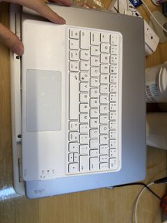 iPad Keyboard with Trackpad508642313687552000