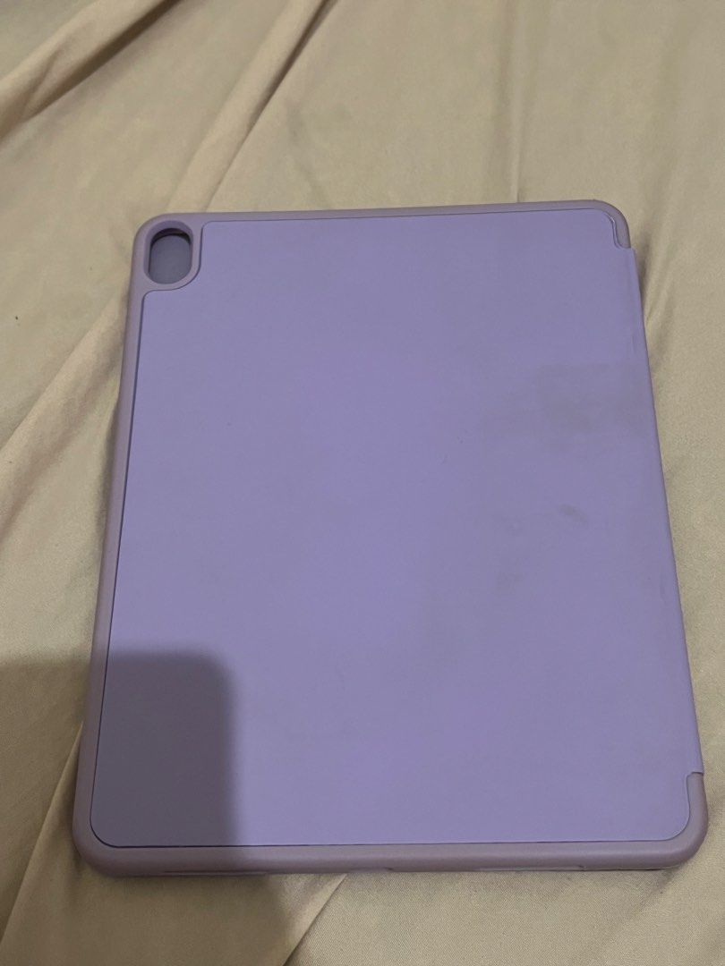 iPad Air 11 inch M3 Case Purple (Category: Cases & Sleeves) located in Manila. Submitted by aicalicious (Listing ID 1446772906, Image 2). Description: iPad Air 11 inch M3 Case Purple Color No issue just stains (see the photos) Bought it from Apple Store original price 1300 selling it for only 500 RSF: not using anymore Can do meet up (around Sampaloc Manila) or Lalamove .