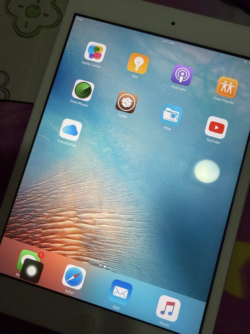 IPAD MINI 2 (Category: iPad) located in Makati City. Submitted by nixxx000 (Listing ID 1446898999, Image 1). Description: Please see photos for issues. Buy on your own risk.