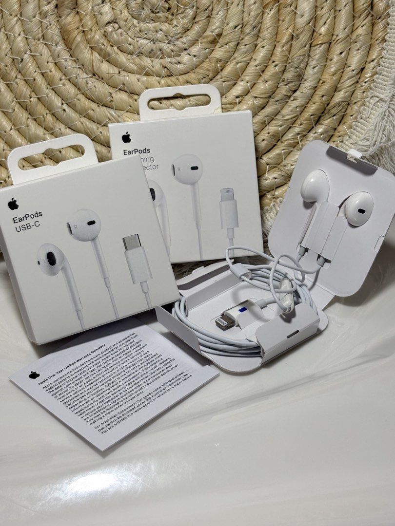 iPhone Wired Earphones – USB‑C / Lightning Version ✨ (Category: Earphones) located in Manila. Submitted by reyshel.t (Listing ID 1446858117, Image 1). Description: ✅ High‑Quality Audio – clear, loud, and balanced sound; deep bass and sharp vocals ✅ Built‑in Mic & Remote – take calls, control music, adjust volume without touching your phone ✅ Perfect Fit – ergonomic design, comfortable for long hours, doesn’t fall out ✅ Wide Compatibility • USB‑C: