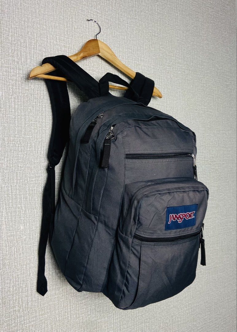 Jansport Backpack (Category: Backpacks) located in Kota Bharu. Submitted by remember_you (Listing ID 1446910643, Image 2). Description: Original ✅ Ukuran Tinggi 17 inci Lebar 11 inci Tapak 7 inci Kondisi 8.7/10 Ada free gift.