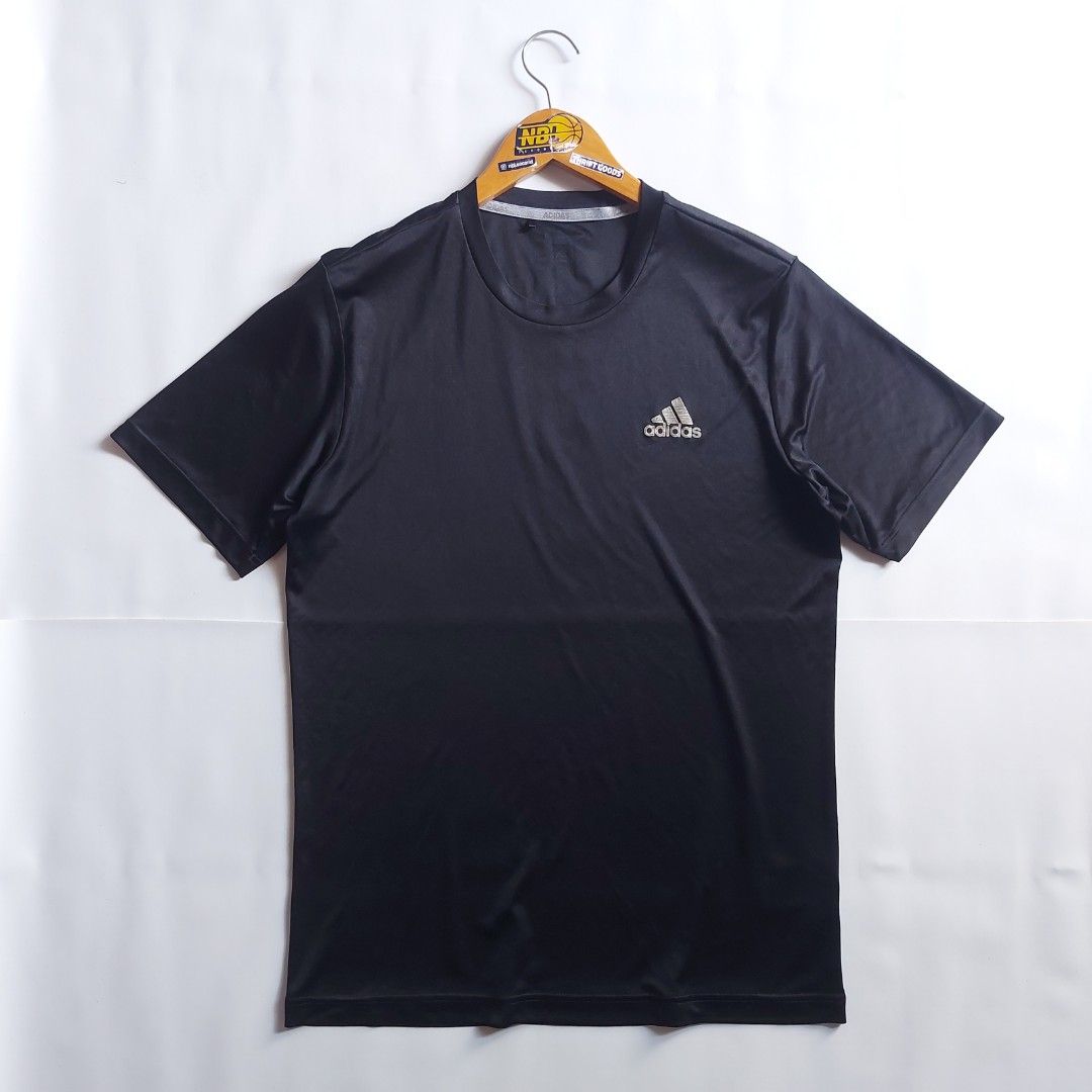 Jersey adidas (Kategori: Atasan) berada di Bandung. Dikirim oleh nblscnd (ID iklan 1446818809, Gambar 1). Deskripsi: Warna : Size: L LxP : (55x 71) Good Condition 9/10 Minus : -.