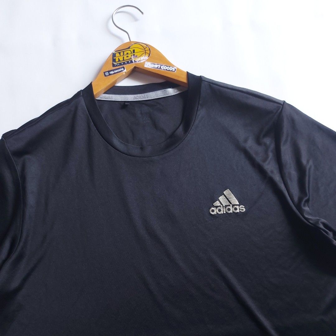 Jersey adidas (Kategori: Atasan) berada di Bandung. Dikirim oleh nblscnd (ID iklan 1446818809, Gambar 2). Deskripsi: Warna : Size: L LxP : (55x 71) Good Condition 9/10 Minus : -.