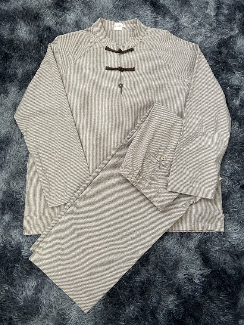 Kalmhs Redam Set (Category: Baju Melayu) located in Port Dickson. Submitted by aizmfrds (Listing ID 1446765417, Image 1). Description: Kalmhs Redam Set Sand Worn once during raya only Material 66% Cotton 35% Hemp Website sold out aldy NP RM379 for fullset.