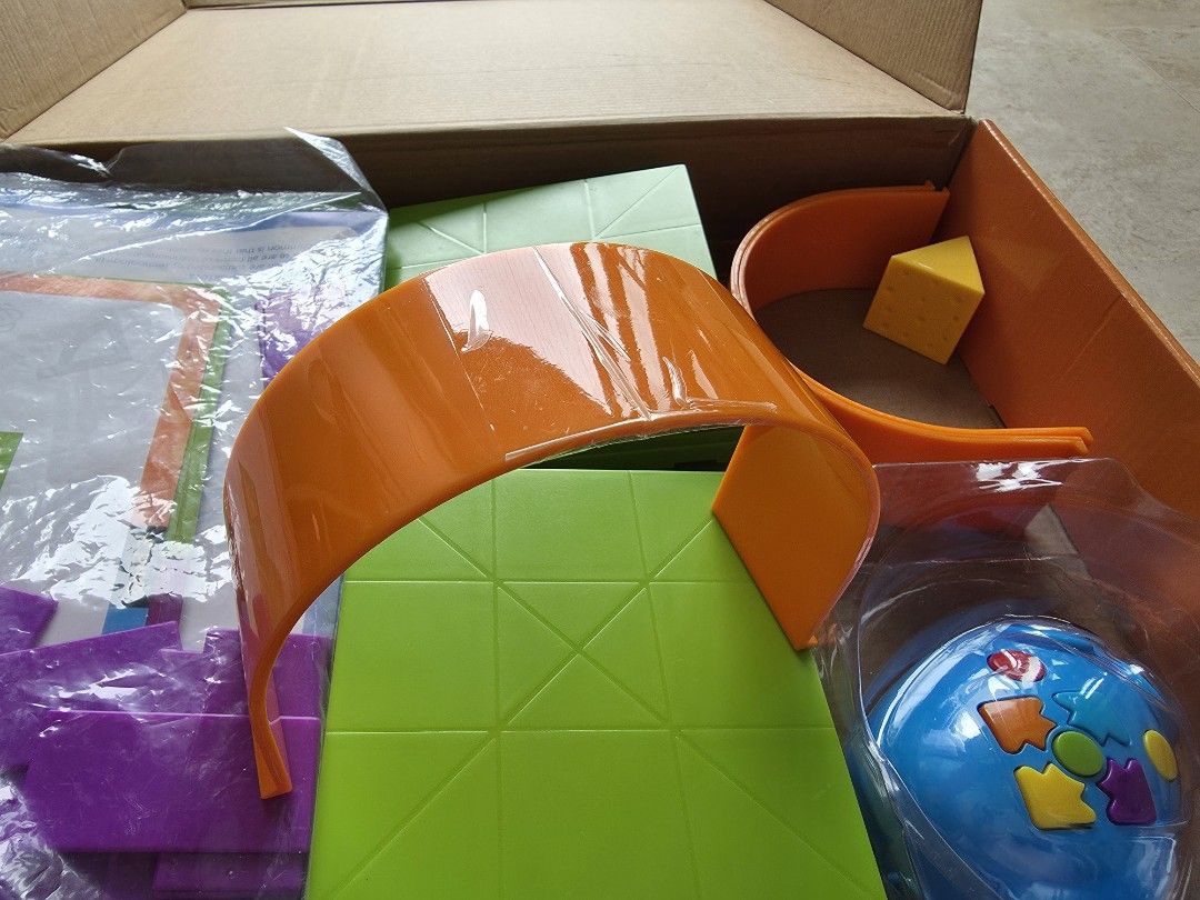 Learning Resources Code & Go Robot Mouse Activity Set (Category: Educational & Learning Toys) located in Singapore. Submitted by magigigi (Listing ID 1446773606, Image 3). Description: - Fun robot mouse activity set for kids - 83 pieces to build mazes and pathways - Mouse lights up and makes sounds - Encourages STEM learning - All parts working well, except that one of the arch is broken - Bought in October 2025.
