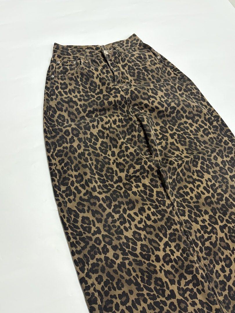 Leopard Baggy Pants (Category: Jeans) located in Bulacan. Submitted by thriftzey (Listing ID 1446834097, Image 3). Description: Leopard Baggy Pants Waistline: 26 Length: 40 Thigh: 12 Leg op: 11.