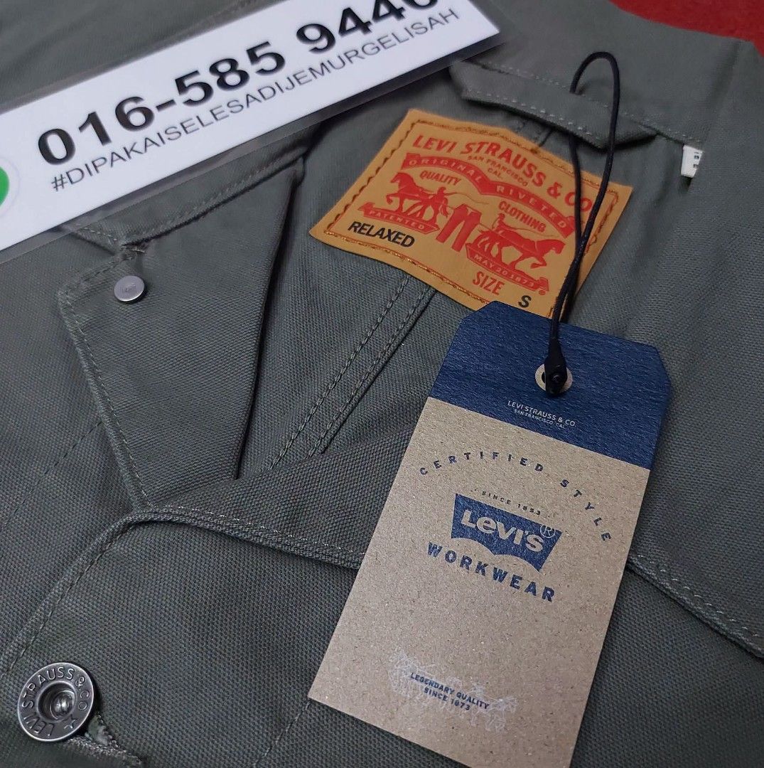 LEVI'S WORKWEAR MAN'S BERKLEY CHORE COAT GREEN JACKET ORIGINAL (Category: Coats, Jackets and Outerwear) located in Kuala Lumpur. Submitted by barrackmy_clothingstore (Listing ID 1446892807, Image 2). Description: 𝐋𝐄𝐕𝐈'𝐒 𝐖𝐎𝐑𝐊𝐖𝐄𝐀𝐑 𝐌𝐄𝐍'𝐒 𝐁𝐄𝐑𝐊𝐋𝐄𝐘 𝐂𝐇𝐎𝐑𝐄 𝐂𝐎𝐀𝐓 𝐆𝐑𝐄𝐄𝐍 𝐎𝐑𝐈𝐆𝐈𝐍𝐀𝐋 𝐌𝐀𝐓𝐄𝐑𝐈𝐀𝐋 : 100% 𝐂𝐎𝐓𝐓𝐎𝐍 𝐒𝐈𝐙𝐄 : 𝐒 "23 | 𝐌 "25 | 𝐋 "27 𝐏𝐑𝐈𝐂𝐄 : 𝐑𝐌239.00 𝐅𝐑𝐄𝐄 𝐒𝐇𝐈𝐏𝐏𝐈𝐍𝐆 𝐌𝐀𝐋𝐀𝐘𝐒