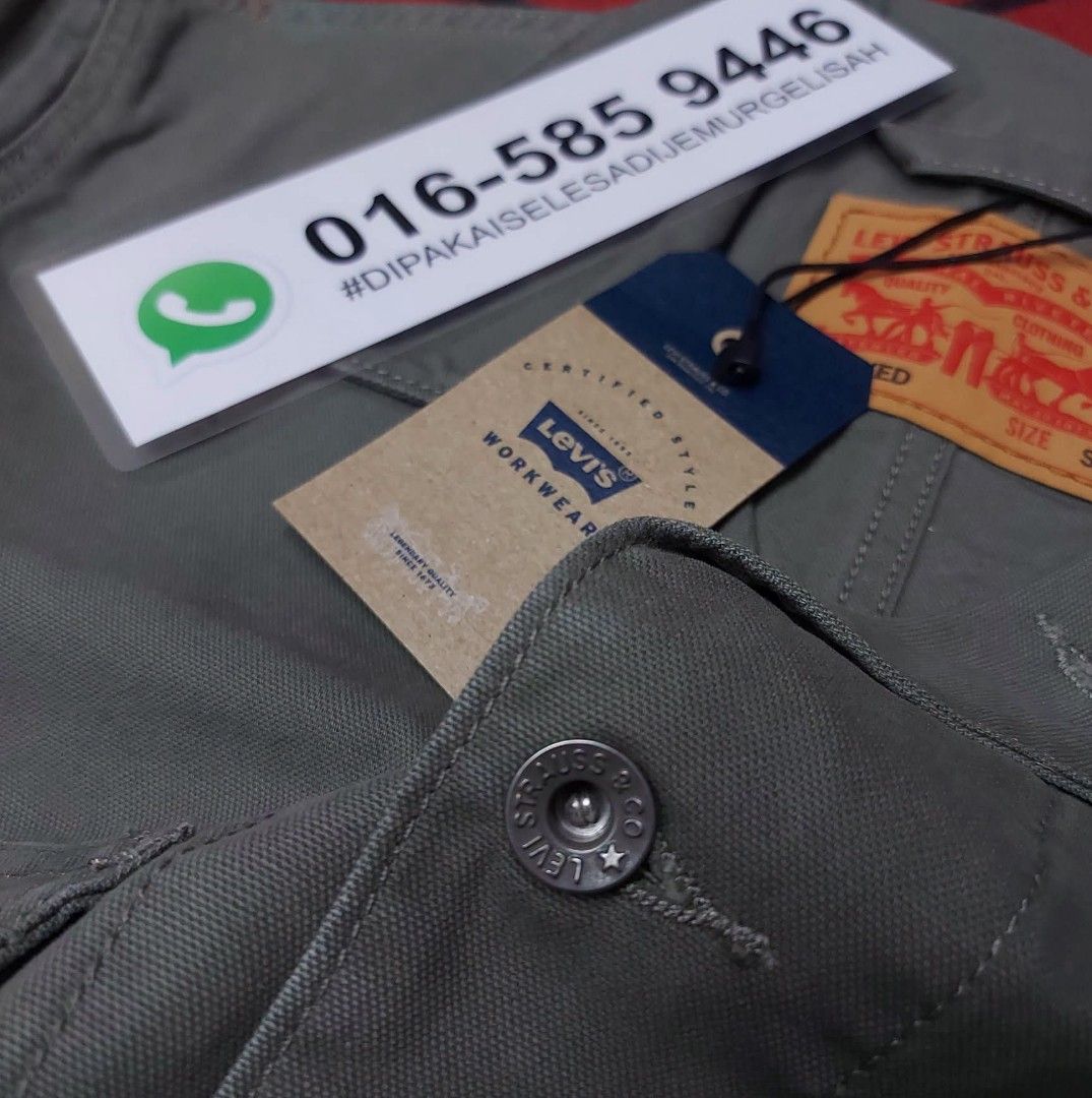 LEVI'S WORKWEAR MAN'S BERKLEY CHORE COAT GREEN JACKET ORIGINAL (Category: Coats, Jackets and Outerwear) located in Kuala Lumpur. Submitted by barrackmy_clothingstore (Listing ID 1446892807, Image 3). Description: 𝐋𝐄𝐕𝐈'𝐒 𝐖𝐎𝐑𝐊𝐖𝐄𝐀𝐑 𝐌𝐄𝐍'𝐒 𝐁𝐄𝐑𝐊𝐋𝐄𝐘 𝐂𝐇𝐎𝐑𝐄 𝐂𝐎𝐀𝐓 𝐆𝐑𝐄𝐄𝐍 𝐎𝐑𝐈𝐆𝐈𝐍𝐀𝐋 𝐌𝐀𝐓𝐄𝐑𝐈𝐀𝐋 : 100% 𝐂𝐎𝐓𝐓𝐎𝐍 𝐒𝐈𝐙𝐄 : 𝐒 "23 | 𝐌 "25 | 𝐋 "27 𝐏𝐑𝐈𝐂𝐄 : 𝐑𝐌239.00 𝐅𝐑𝐄𝐄 𝐒𝐇𝐈𝐏𝐏𝐈𝐍𝐆 𝐌𝐀𝐋𝐀𝐘𝐒