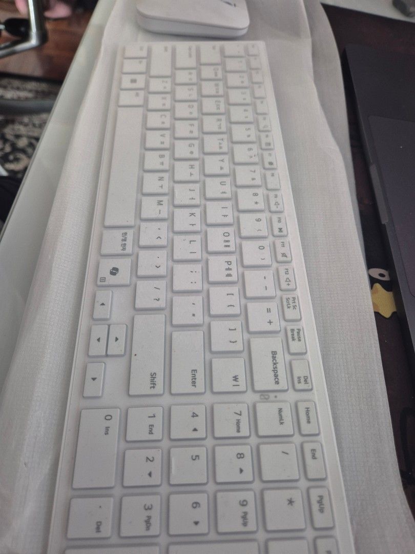 LG White Wireless Keyboard Mouse Set For Sale