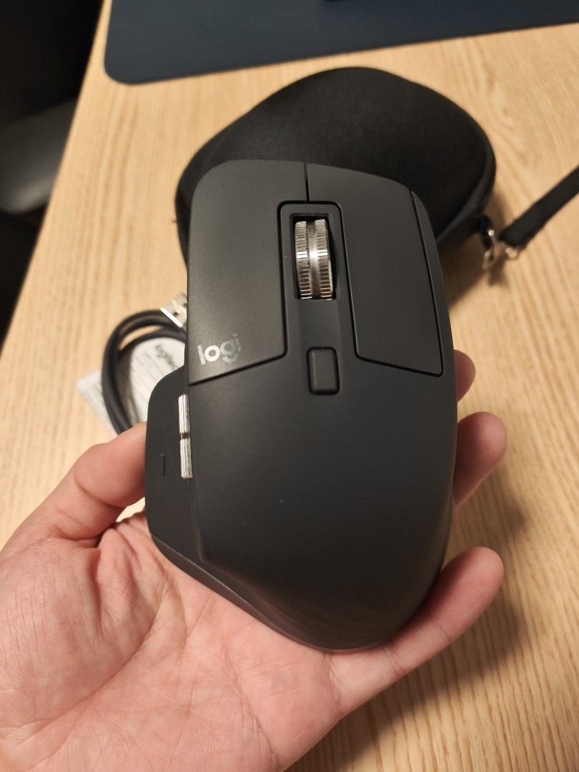 Logitech MX Master 3S Wireless Mouse with Case & Cable496803282577664000